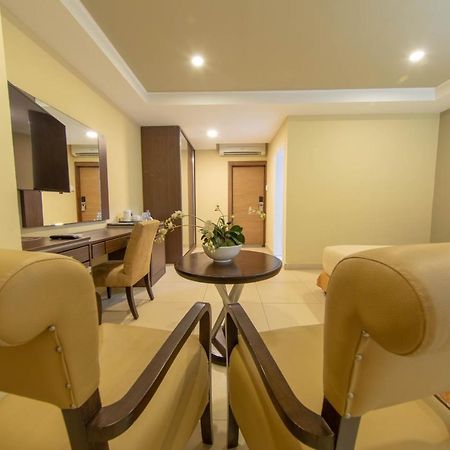 Frankie'S Foods And Rooms Accra Buitenkant foto