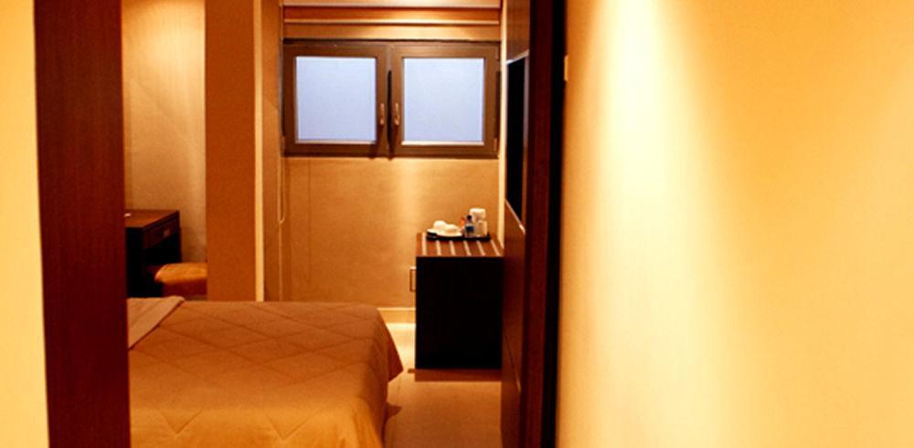 Frankie'S Foods And Rooms Accra Buitenkant foto