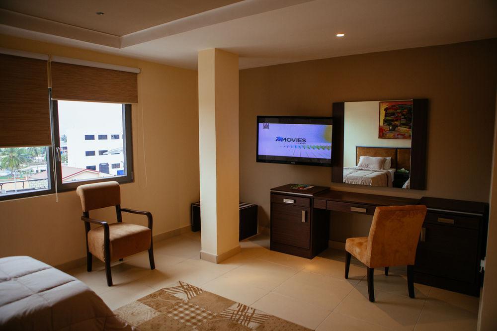 Frankie'S Foods And Rooms Accra Buitenkant foto