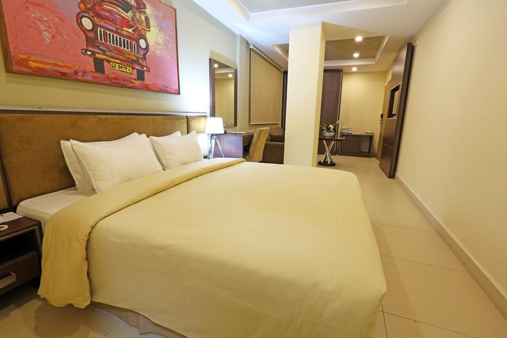Frankie'S Foods And Rooms Accra Buitenkant foto