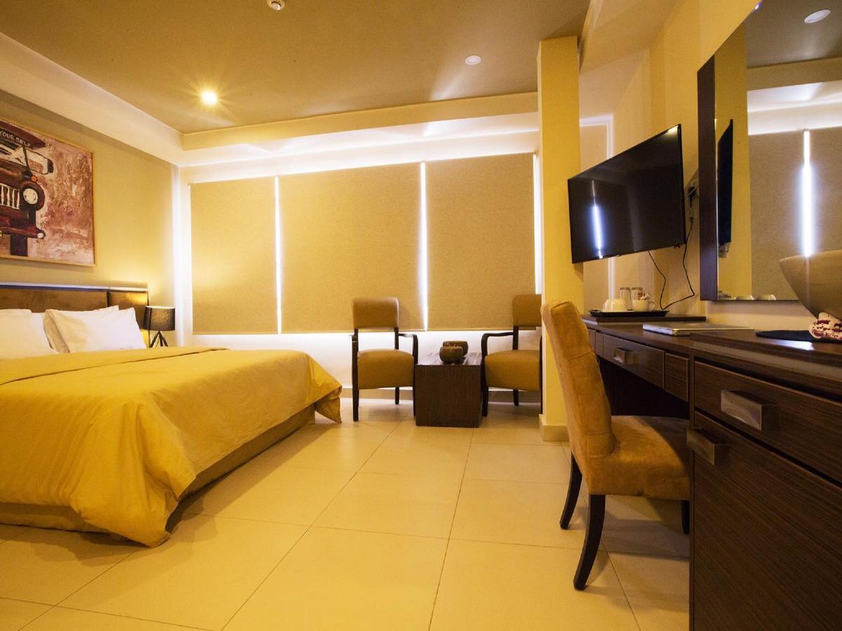 Frankie'S Foods And Rooms Accra Buitenkant foto