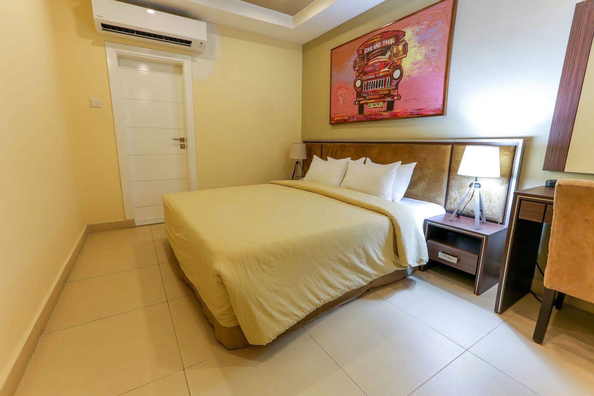 Frankie'S Foods And Rooms Accra Buitenkant foto