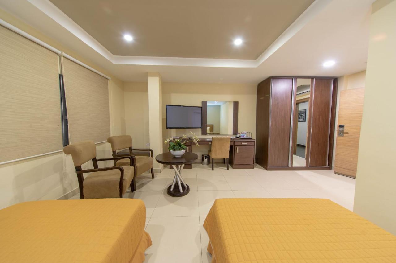 Frankie'S Foods And Rooms Accra Buitenkant foto